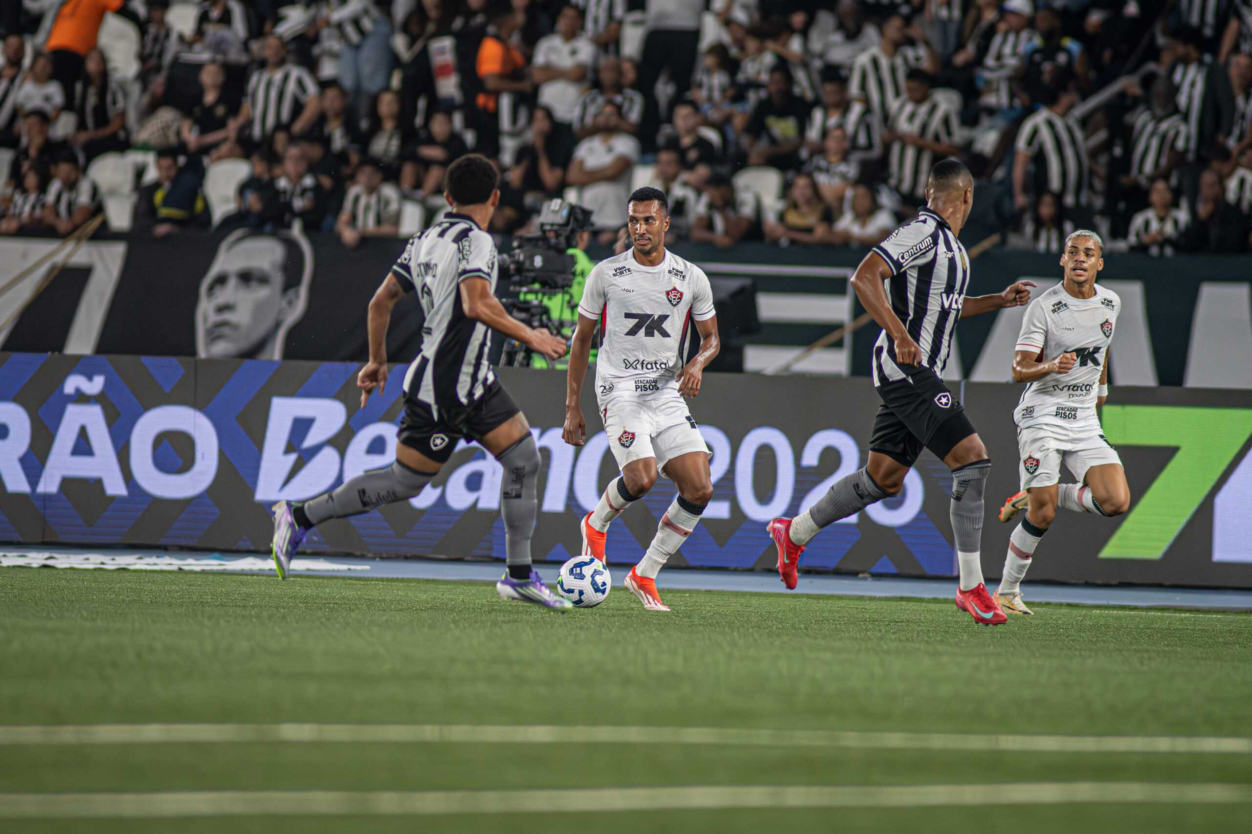 Fora de casa, Vitória empata sem gols com Botafogo