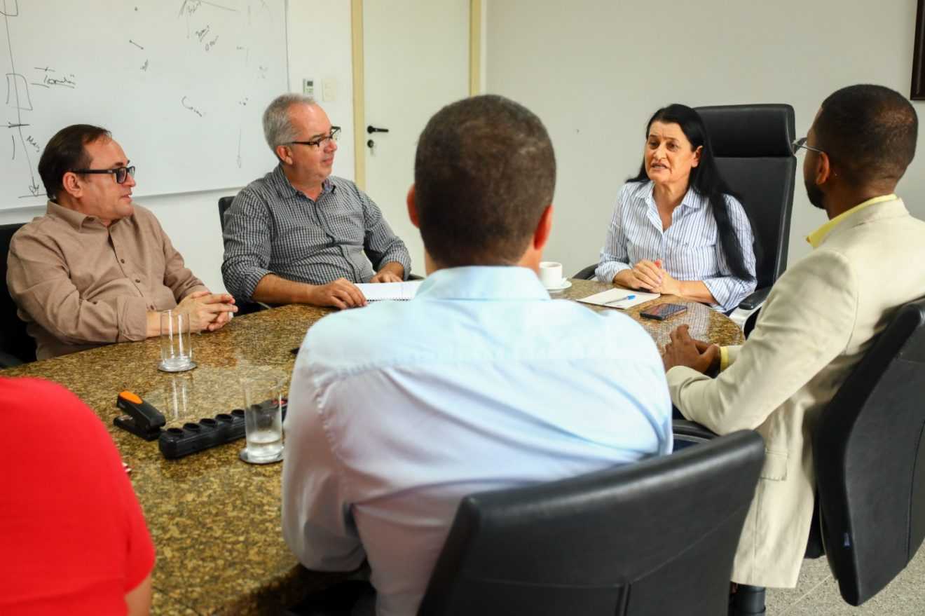 Prefeitura de Candeias promove reunião para viabilizar obras municipais