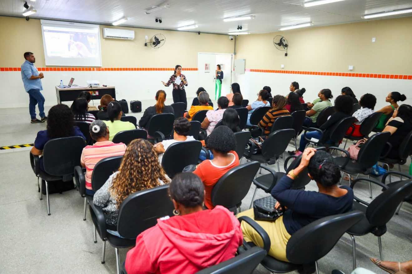 Candeias capacita profissionais da saúde básica com tecnologia avançada