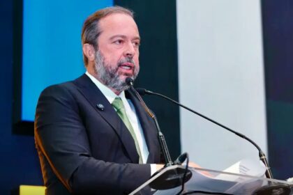 Silveira Anuncia Consulta para Leilão de Capacidade de Energia Brevemente
