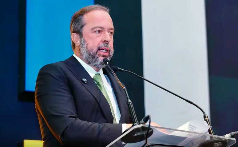 Silveira Anuncia Consulta para Leilão de Capacidade de Energia Brevemente