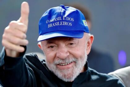Lula Adota Discurso Nacionalista em Nova Estratégia de Comunicação