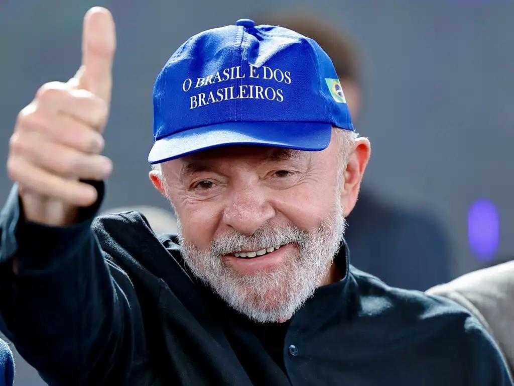 Lula Adota Discurso Nacionalista em Nova Estratégia de Comunicação
