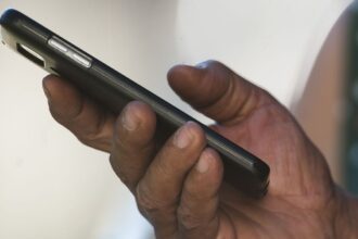 Governo cria cadastro nacional para rastrear celulares roubados