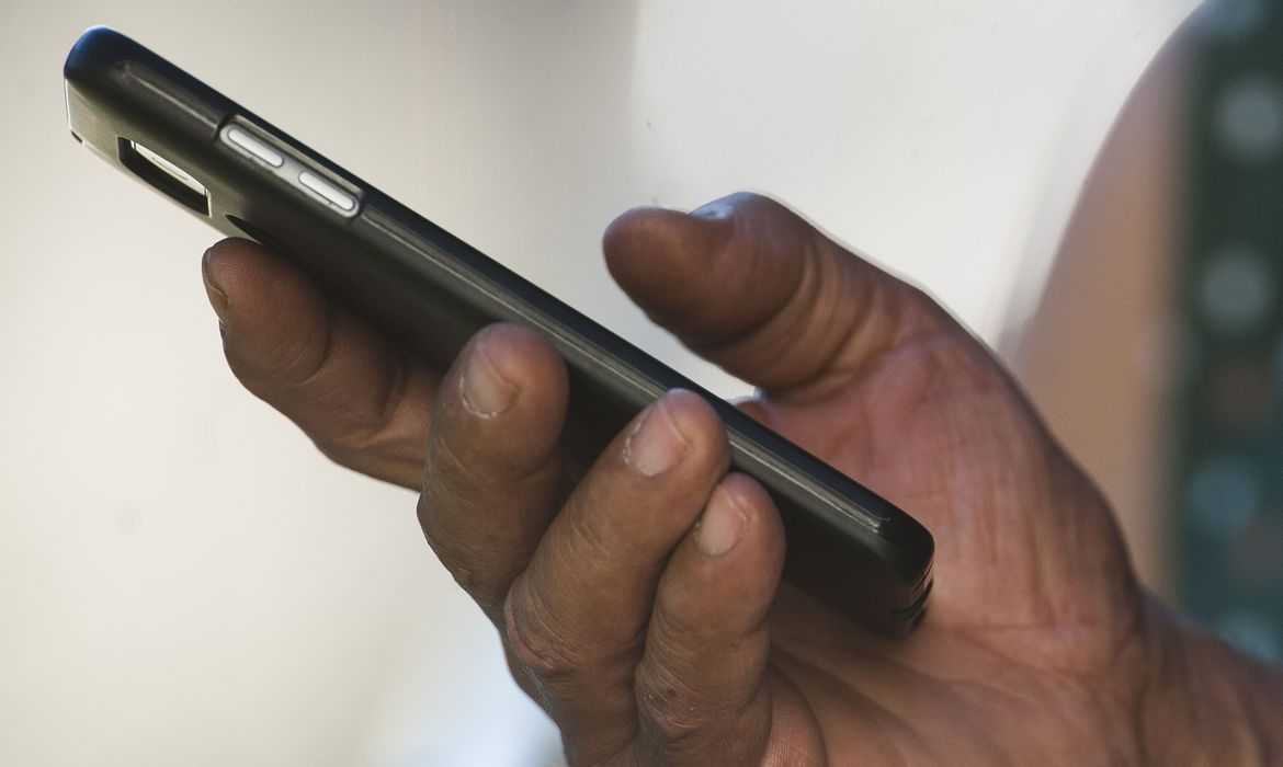 Governo cria cadastro nacional para rastrear celulares roubados