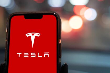 Tesla vai a julgamento por acidente fatal ligado ao Autopilot