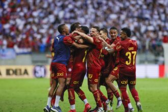 Bahia Vence Santos: Juba Brilha em Grande Estilo na Fonte Nova
