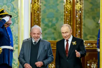 Lula e Putin discutem Guerra da Ucrânia e futuro dos BRICS