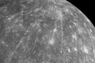 Como a Colisão de Corpos com Massas Semelhantes Pode Explicar a Formação de Mercúrio