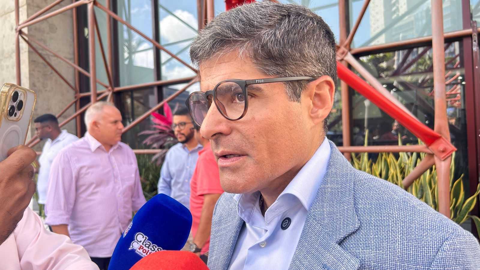 “A Bahia empobreceu: violência, educação e miséria são realidade”, critica ACM Neto em evento para jovens