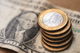 Tarifaço dos EUA: Desafios para o Equilíbrio do Déficit em Conta Corrente