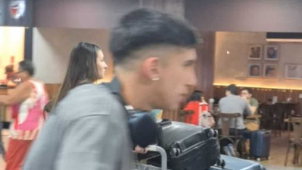 Novo atacante do Bahia é visto desembarcando em Salvador