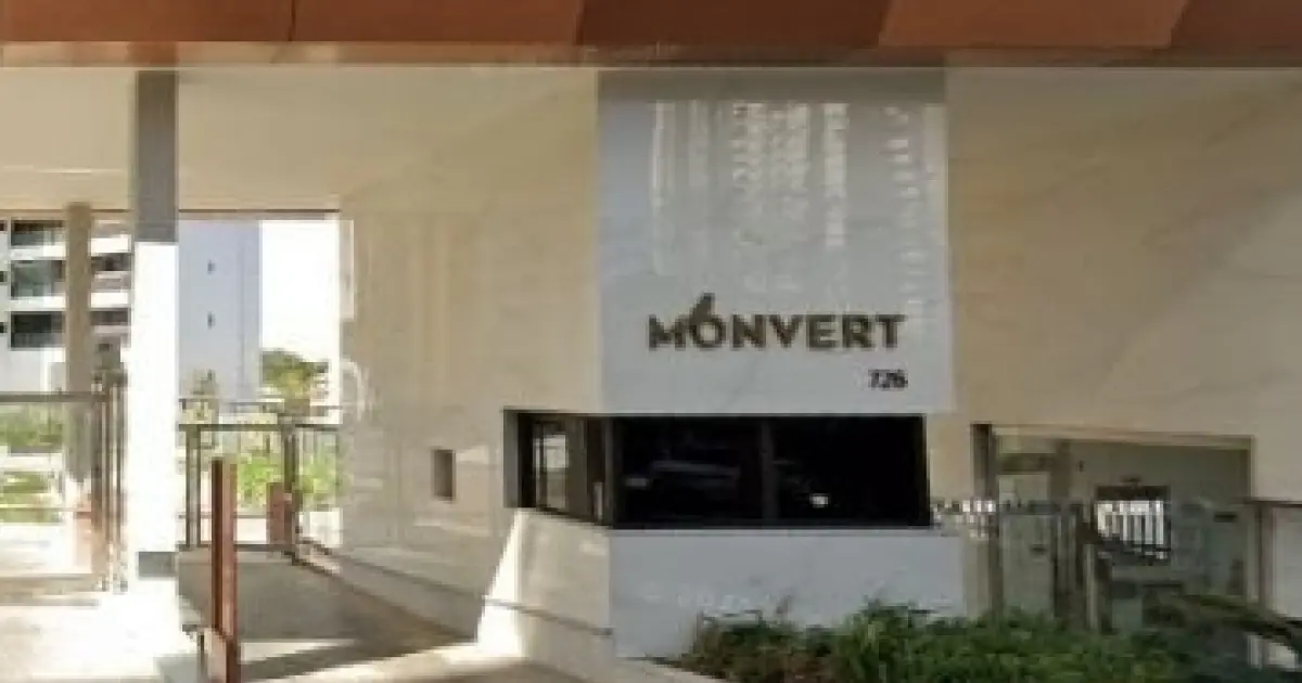 Carro com adesivos da Coelba invade condomínios de luxo em Salvador