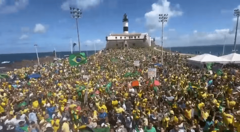 Manifestação pró-Bolsonaro em Salvador pede anistia a golpistas de 8 de janeiro e critica governo Lula e STF
