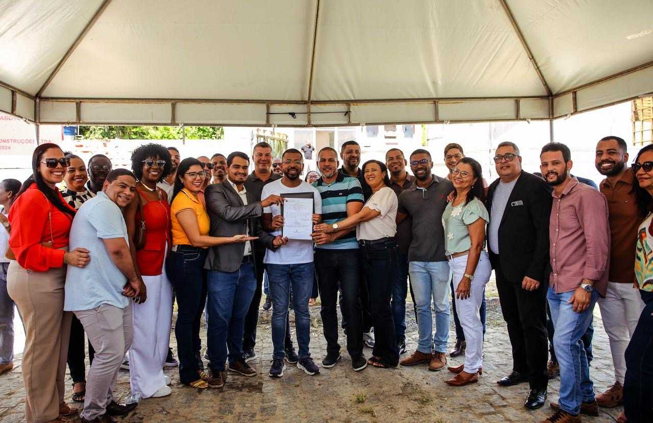 Prefeito assina Ordem de Serviço para PSF e licitação do píer em Caboto