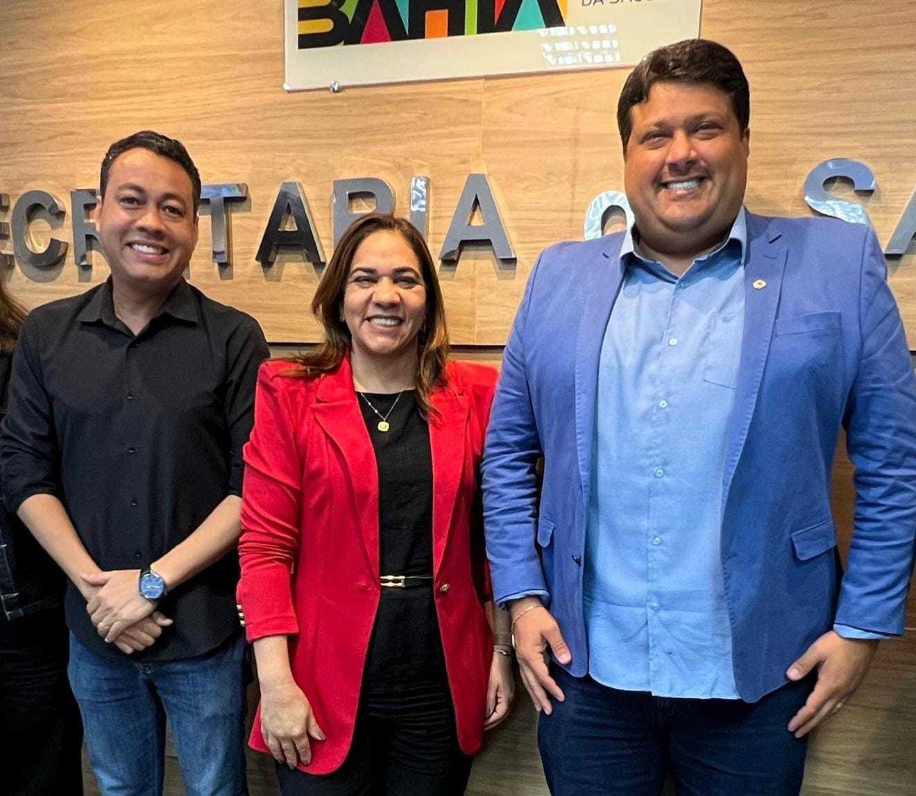 Prefeito de Euclides da Cunha e antecessor discutem novos investimentos para a saúde com secretária Roberta Santana