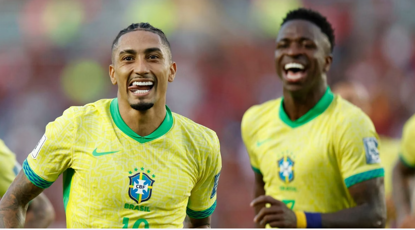 Raphinha e Vinicius Júnior são indicados ao prêmio Bola de Ouro