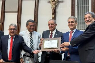 “Um verdadeiro aliado da Bahia”, diz Robinson Almeida sobre Sérgio Bacci, novo Cidadão Baiano