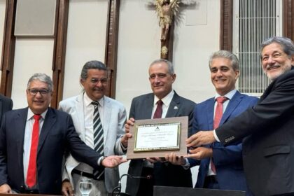 “Um verdadeiro aliado da Bahia”, diz Robinson Almeida sobre Sérgio Bacci, novo Cidadão Baiano