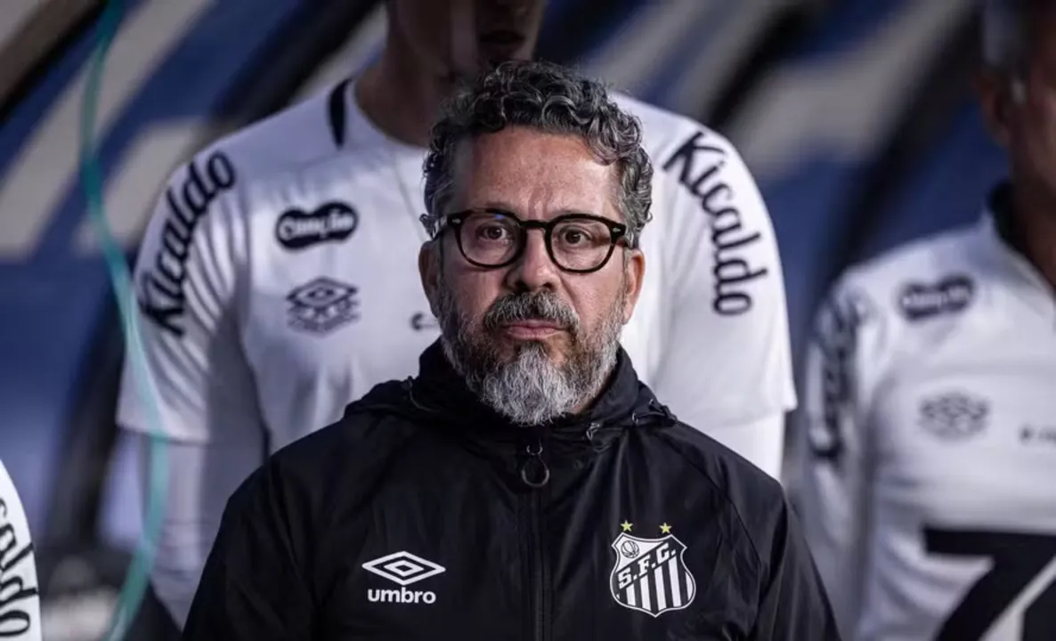 Após goleada, Santos demite técnico Cléber Xavier e encara Bahia com Neymar suspenso