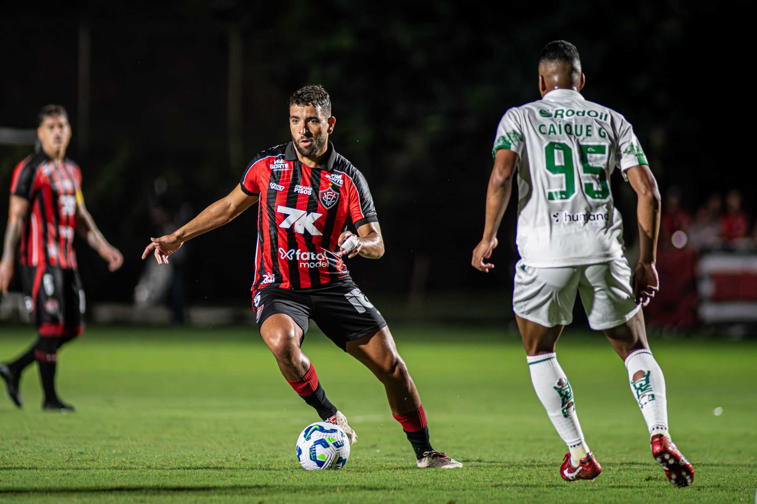 Vitória abre 2x0, mas sofre empate do Juventude no apagar das luzes