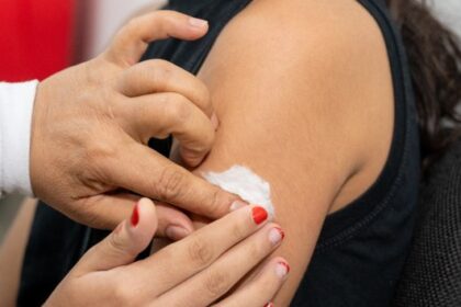 Brasil supera média global e avança na vacinação contra HPV