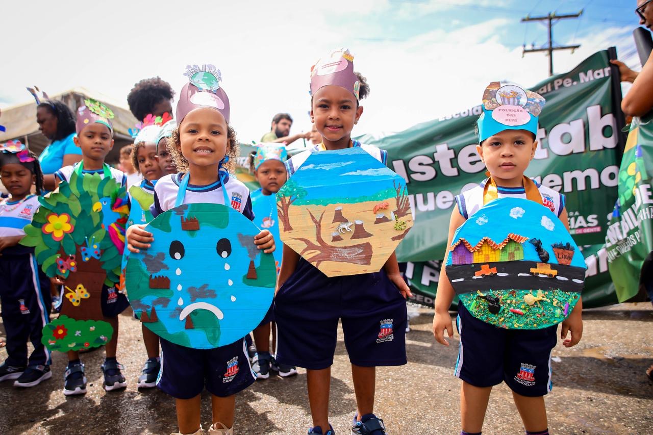 Desfile em candeias celebra 7 de setembro com alunos e comunidade Desfile em Candeias celebra 7 de setembro com alunos e comunidade