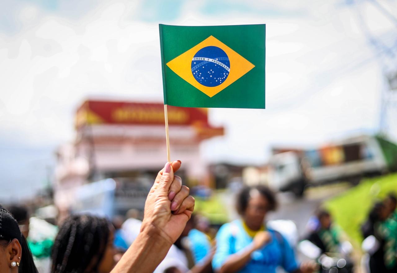 Desfile em candeias celebra 7 de setembro com alunos e comunidade Desfile em Candeias celebra 7 de setembro com alunos e comunidade