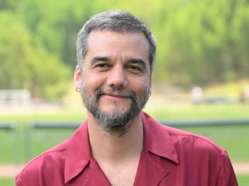 Wagner Moura Encanta: Pagodão Baiano e Emoção no Festival!