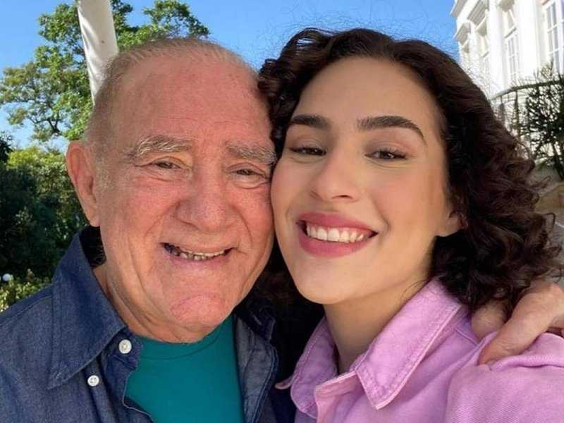 Renato Aragão Exibe Exercícios em Casa Após Boatos de Internação