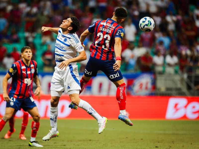 Cruzeiro derrota Bahia: Tricolor em crise após reviravolta!