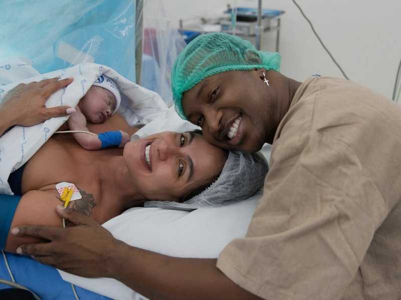 Thiaguinho Chora em Show Após Nascimento do Filho Bento