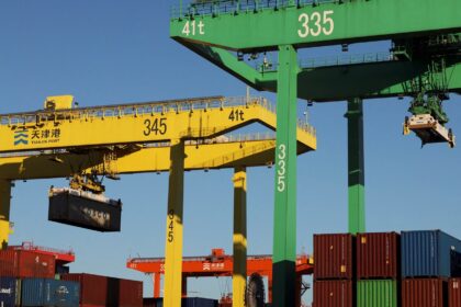 OCDE Eleva Previsão de Crescimento Global, Mas Avisa Sobre Tarifas dos EUA