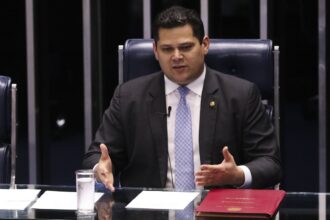 Alcolumbre manda arquivar PEC da Blindagem após rejeição da CCJ