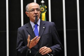 "Minha pré-candidatura tem o objetivo de derrotar Lula no Brasil e o PT na Bahia", afirma Aleluia