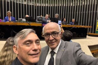Aleluia e Carlos Medeiros participam de sessão na Câmara dos Deputados em homenagem a Feira de Santana