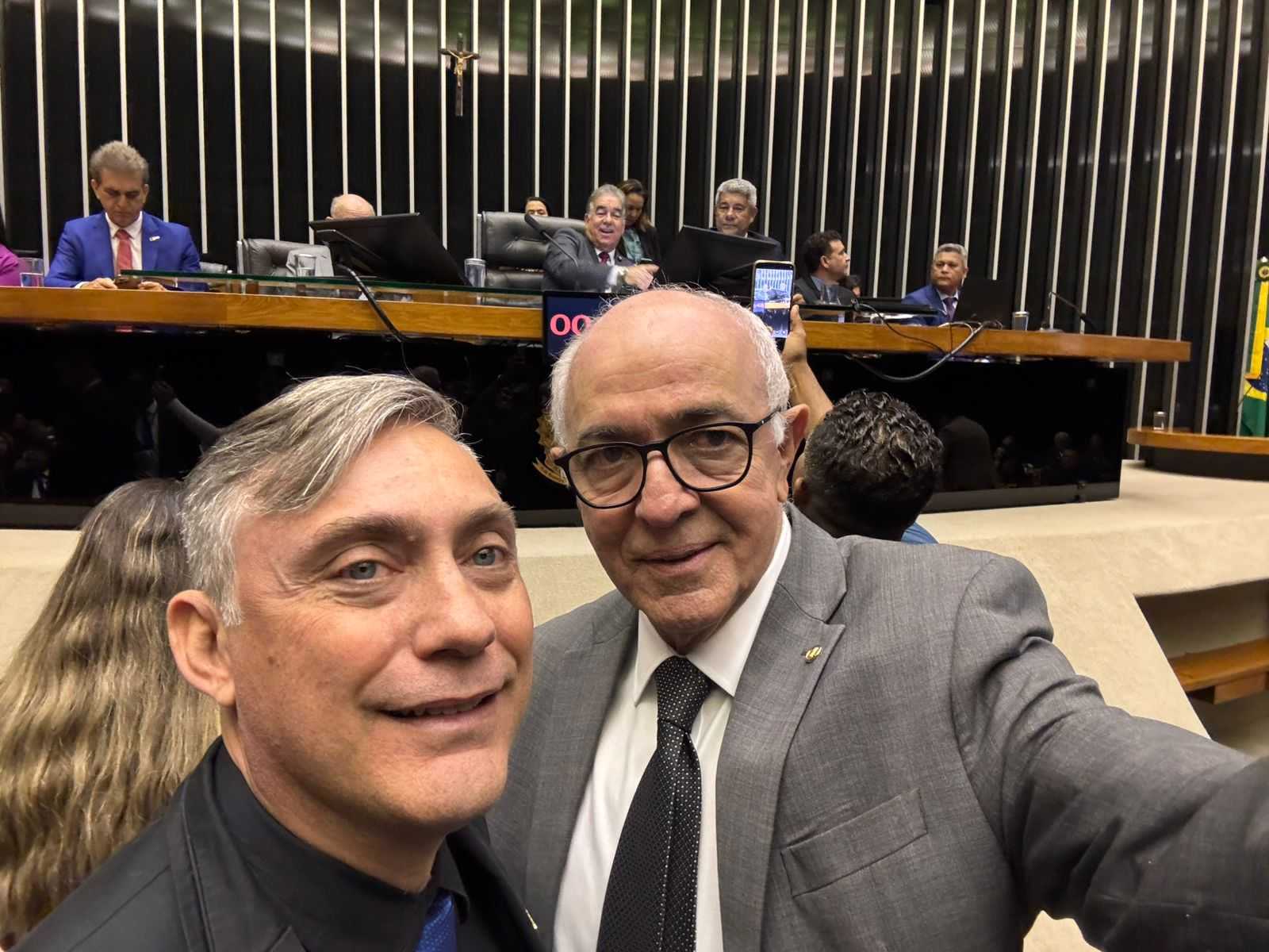 Aleluia e Carlos Medeiros participam de sessão na Câmara dos Deputados em homenagem a Feira de Santana