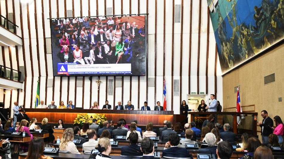 Assembleia aprova projeto que garante pagamento de precatórios a professores da rede estadual
