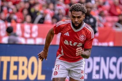 Baiano, atacante ex-Vitória é vendido para futebol árabe por R$ 43 milhões