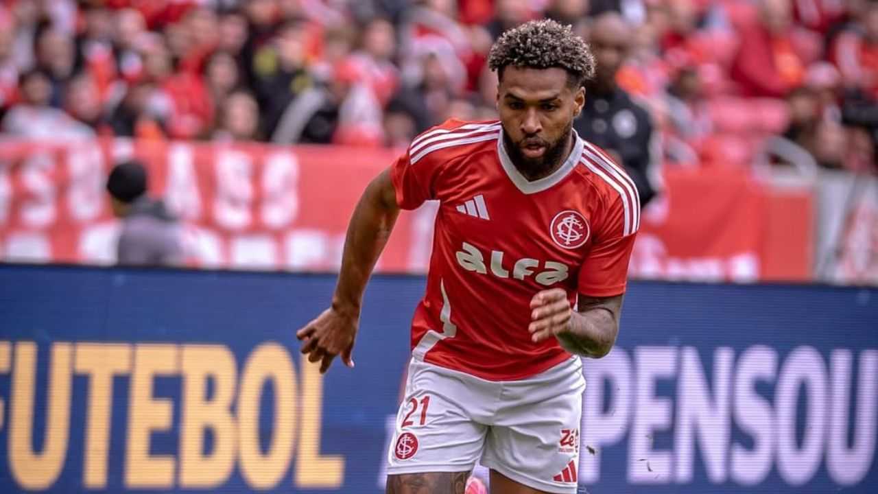 Baiano, atacante ex-Vitória é vendido para futebol árabe por R$ 43 milhões