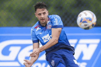 Bahia deve ganhar retorno de Santiago Arias contra o Cruzeiro