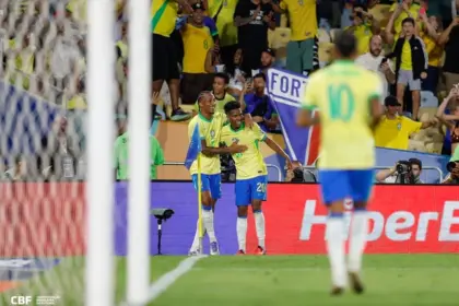 Brasil vence Chile por 3x0 no Maracanã e confirma vice-liderança nas Eliminatórias