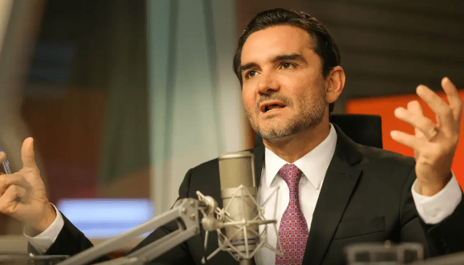 Celso Sabino confirma a Lula que deixará Ministério do Turismo