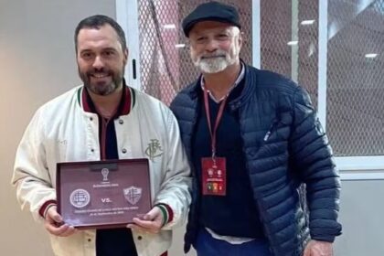 Se atrapalhou! Clube da Argentina confunde escudo do Fluminense com time do Acre e viraliza nas redes sociais