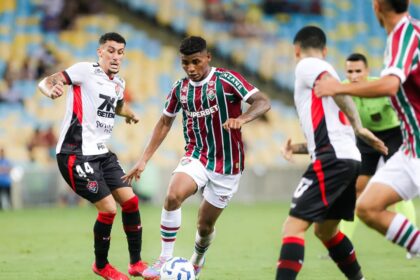 Visando se afastar do Z-4, Vitória recebe o Fluminense no Barradão