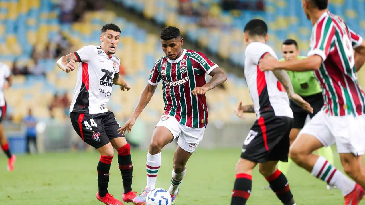 Visando se afastar do Z-4, Vitória recebe o Fluminense no Barradão