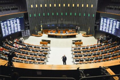 Deputados se arrependem e pedem desculpas após votação da PEC da Blindagem