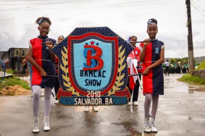 Desfile em Candeias celebra 7 de setembro com alunos e comunidade