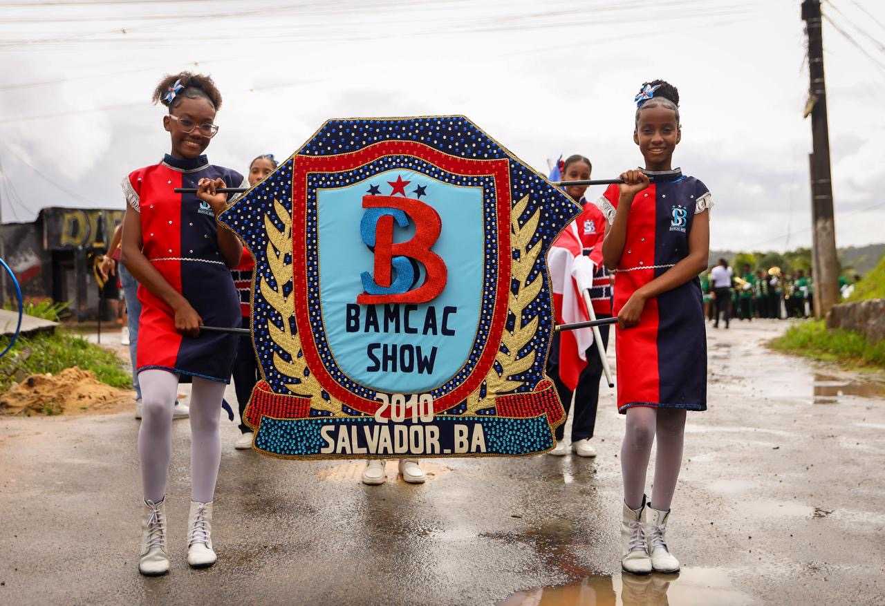 Desfile em Candeias celebra 7 de setembro com alunos e comunidade