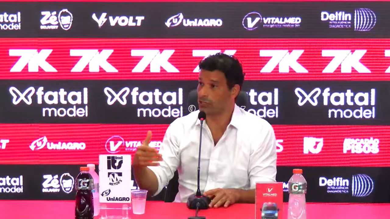 Diretor do Vitória diz que janela de transferências foi "satisfatória", mas "queria mais"